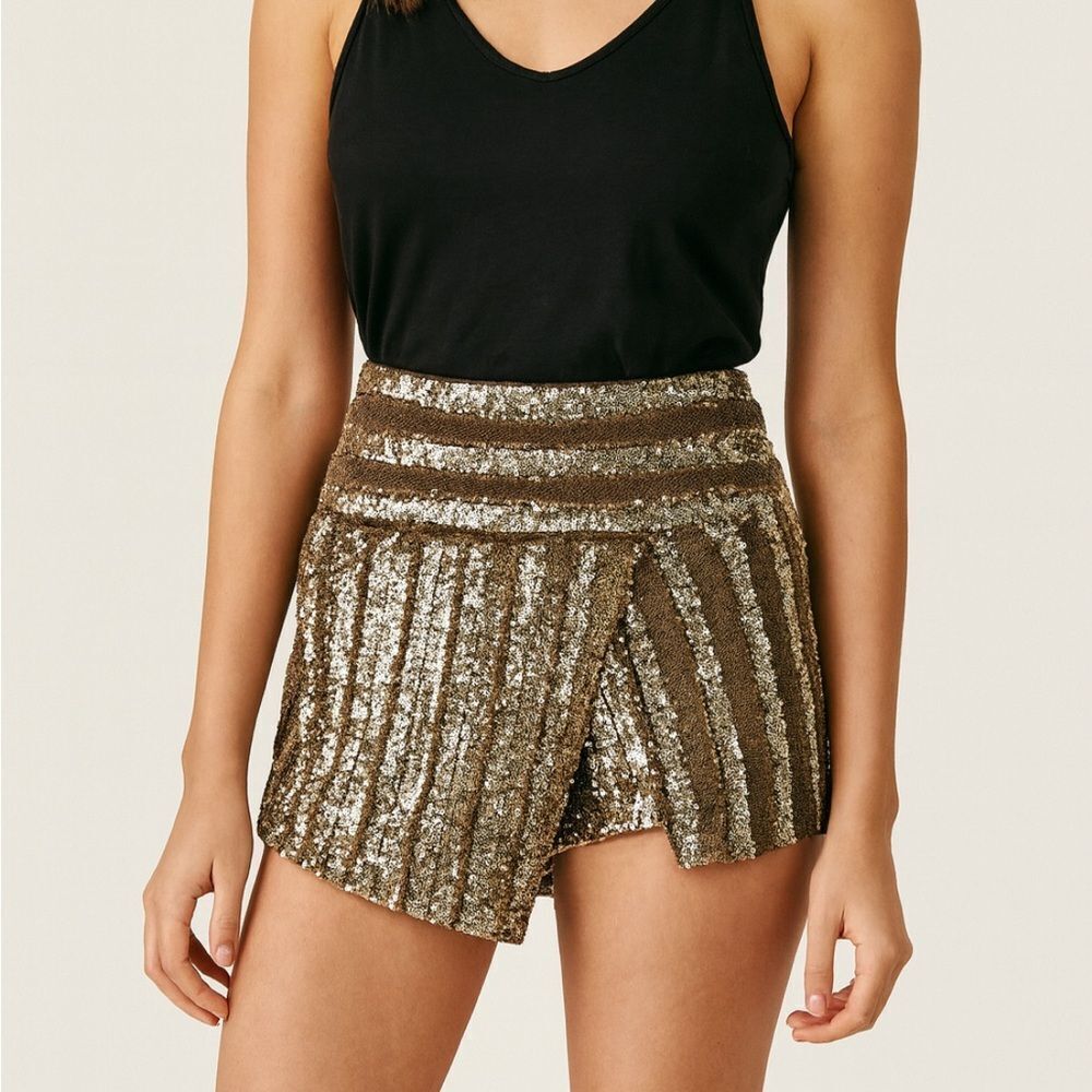 VENUS Gold Sequin Striped Short Women’s Skort Sz 2 Holiday Party Chic